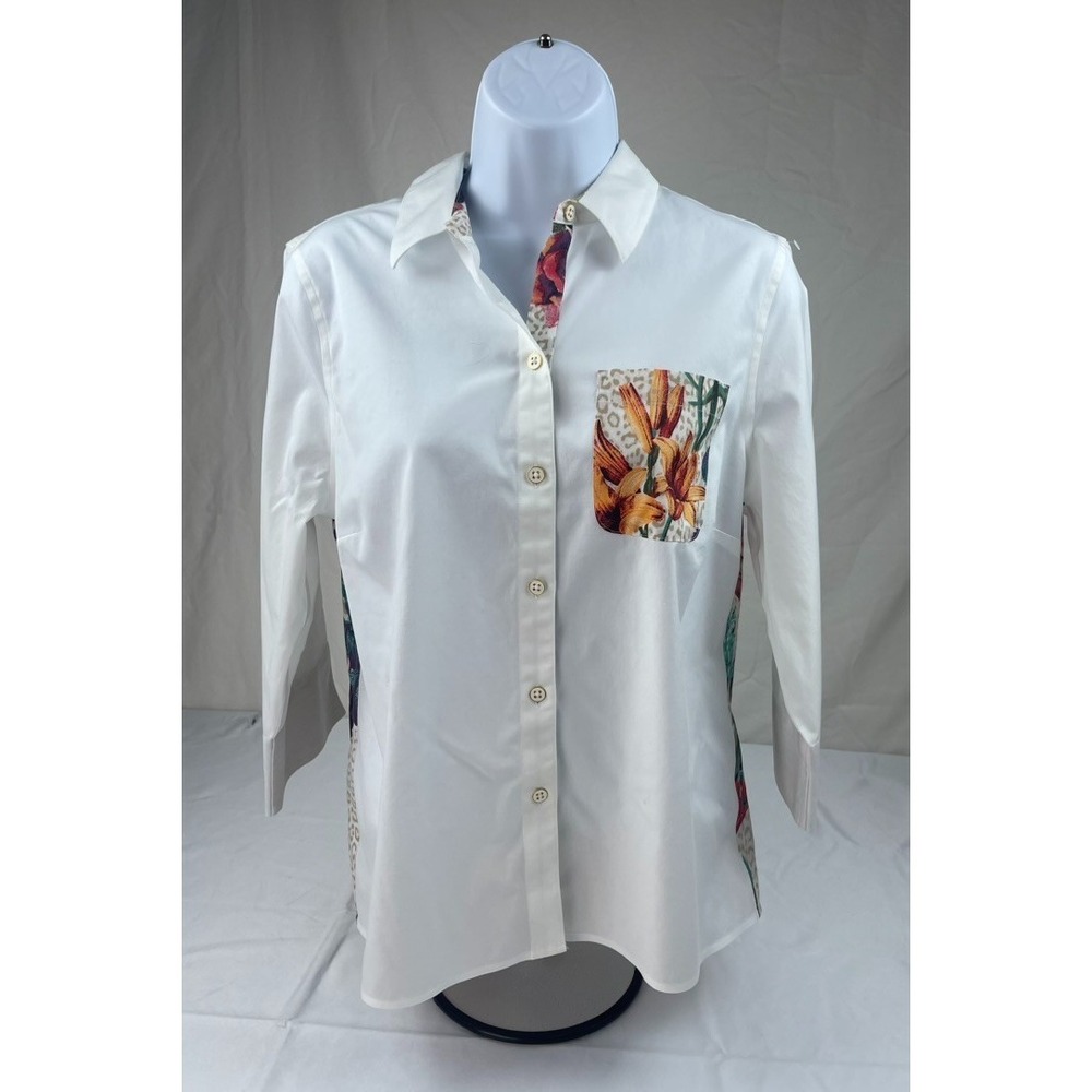 CHICOS NON IRON WOMENS SIZE 0 WHITE FLORAL BUTTON FRONT SHIRT 3/4 SLEEVE COTTON